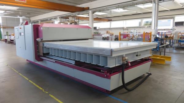 “SUPER LARGE” PRESS FOR PILE MATERIALS AND BLANKETS